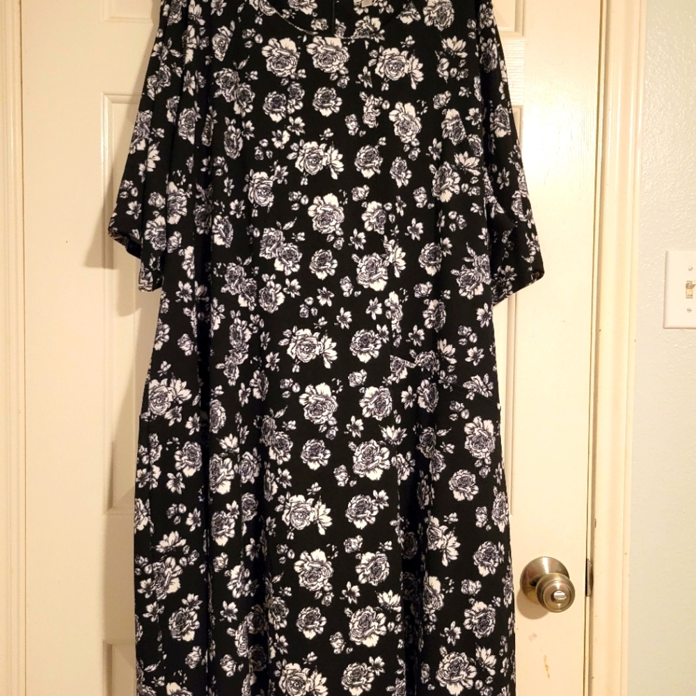 Avenue 30/32 black/white dress